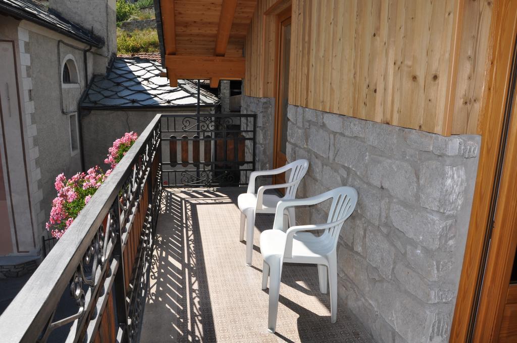 Le Foyer De La Ferme Daire Aosta Oda fotoğraf